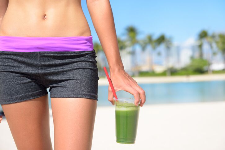 Ní mór duit aistriú chuig aiste bia leisciúil trí smoothies, súnna úra a ól